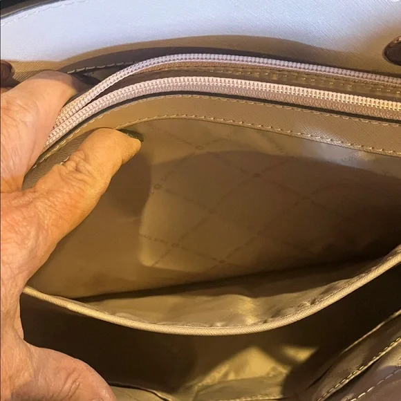 Michael Kors Light pink Tote with Gold Details with COA - Picture 9 of 13